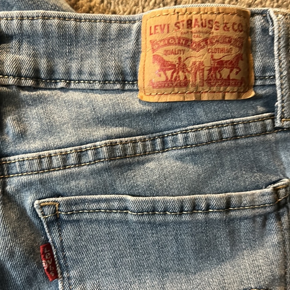 Levi’s Skinny Light Wash Denim - Picture 9 of 10
